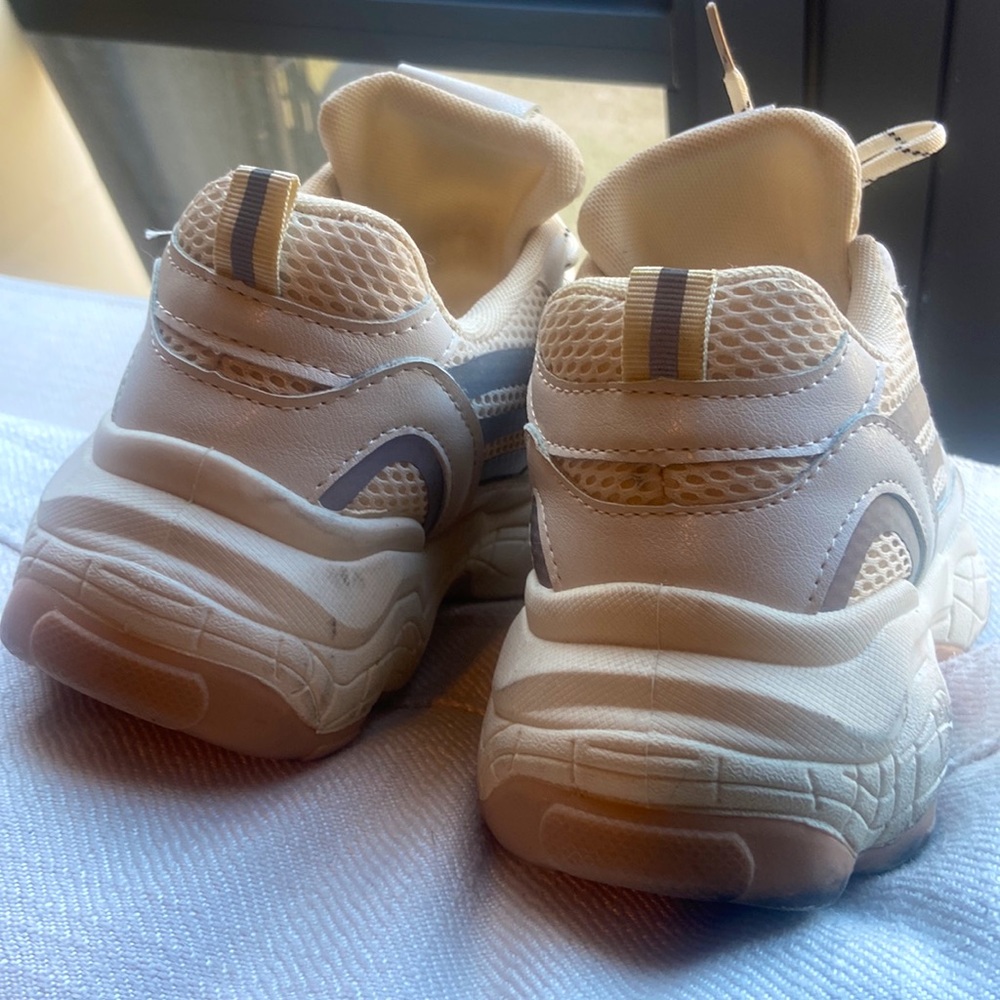 Basic Nude Sneakers - image 4